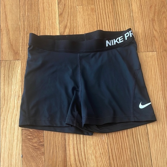 Nike pro dry- fit shorts size medium women’s - Picture 1 of 7
